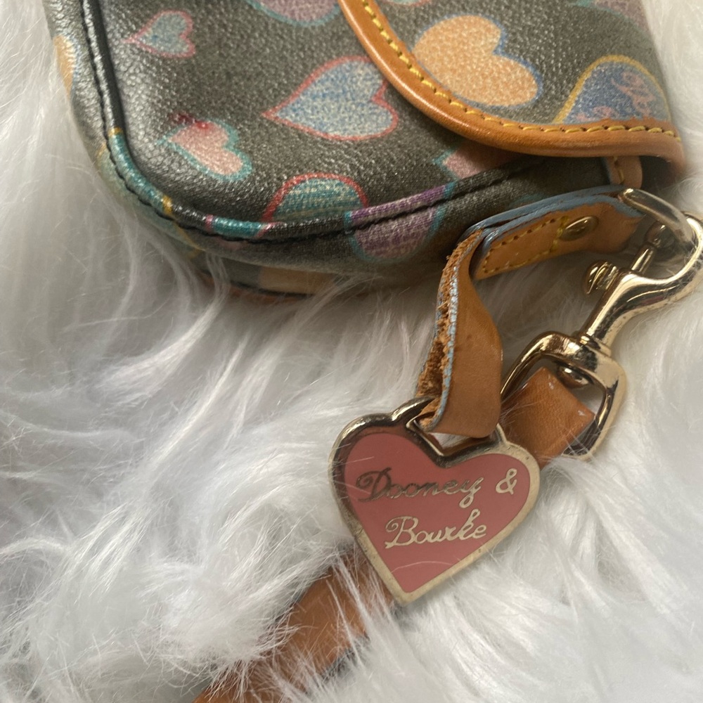 DOONEY & BOURKE MULTI COLOR HEART CLUTCH❤️❤️❤️